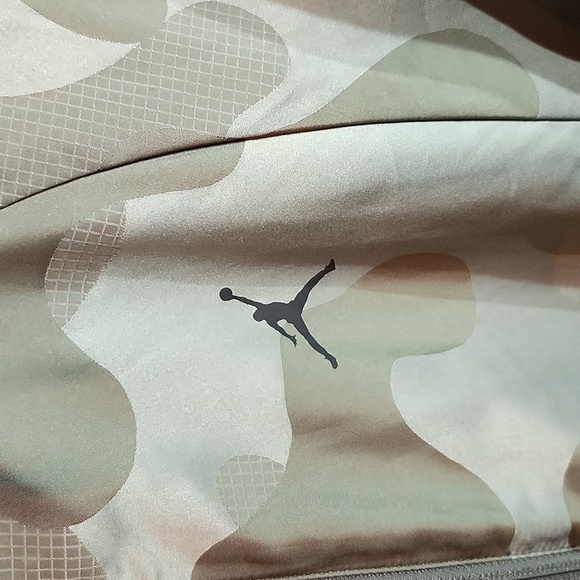 Jordan Camo Windbreaker - Picture 2 of 10